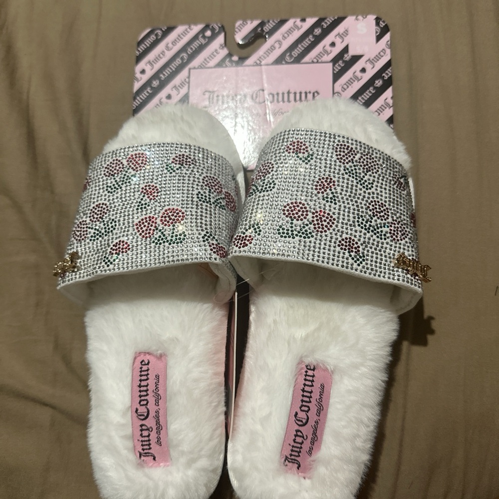 Juicy Couture White Faux Fur Crystal Floral Slide Slippers